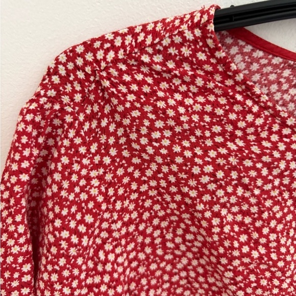 H&M floral Red and White Tie Front Short Sleeve Blouse size 10 - Picture 3 of 9